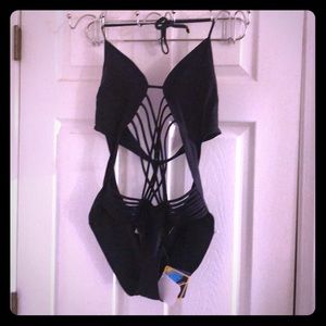 BRAND NEW Fabletics Halah One Piece Swimsuit!